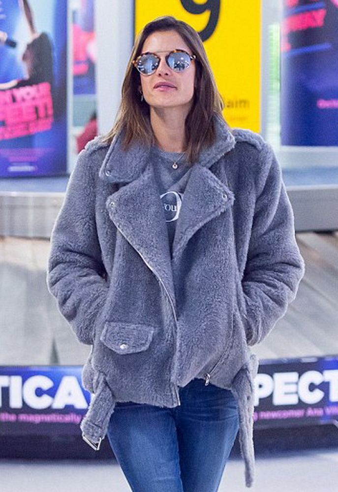 Alessandra Ambrosio in Illesteva