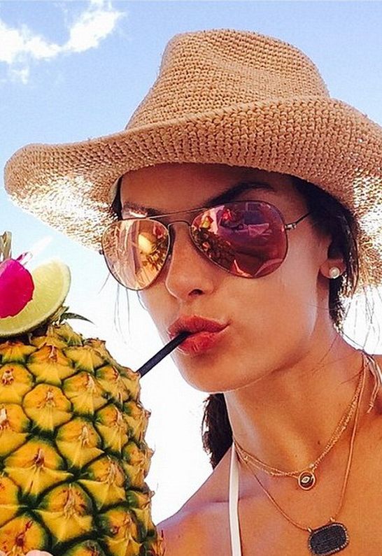 Alessandra Ambrosio in Ray-Ban