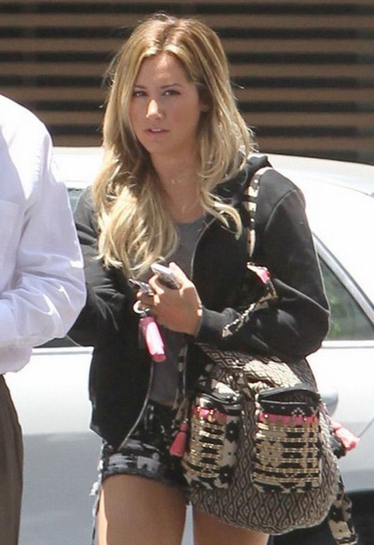 Ashley Tisdale in Stela 9