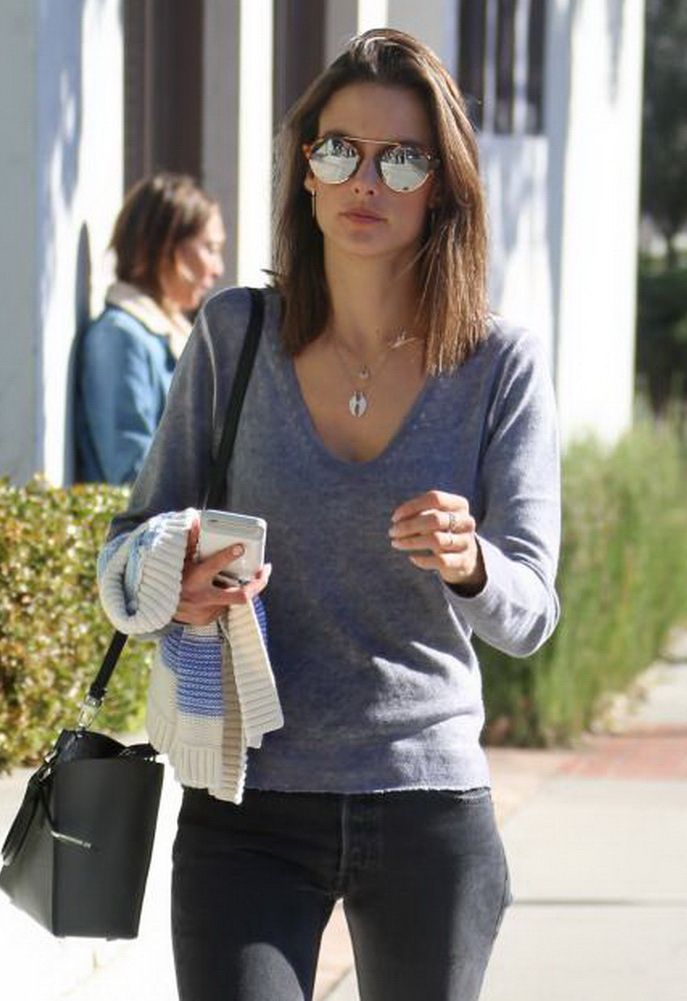 Alessandra Ambrosio wearing Illesteva Milan III Sunglasses