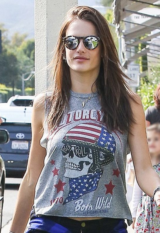 Alessandra Ambrosio in Lauren Moshi