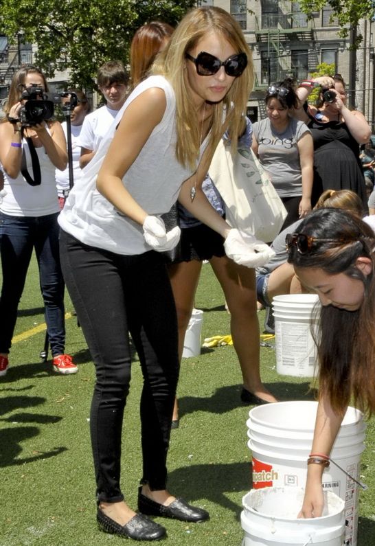 Nicole Richie in House of Harlow 1960 Shoes