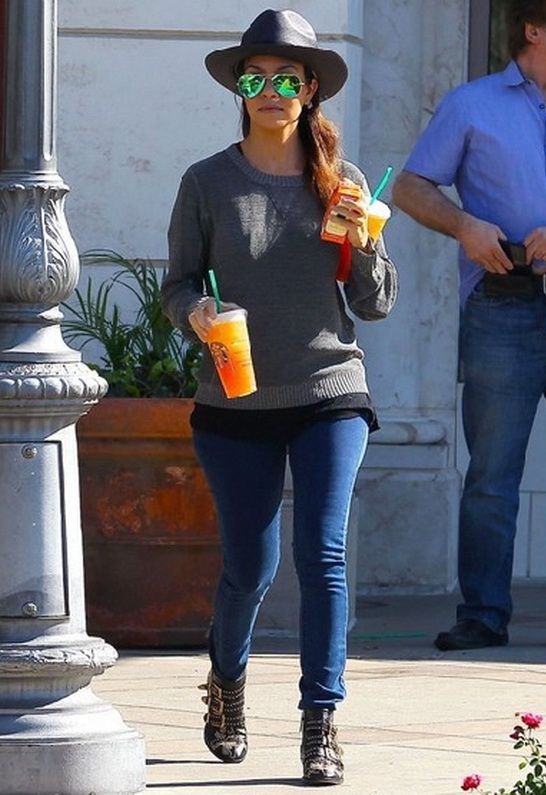 Kourtney Kardashian in Ray-Ban